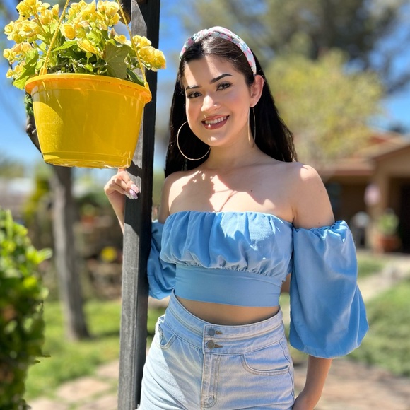 Off the Shoulder Blue Crepe Crop Top NWT - Picture 3 of 6